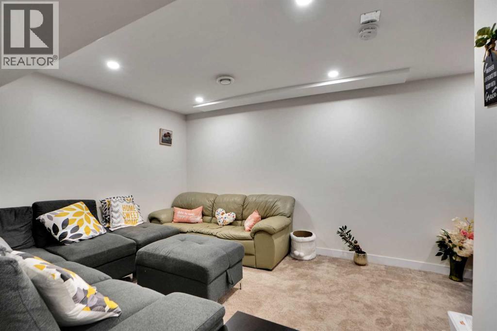 Single Family House for Sale in    Street NE Pineridge Calgary 