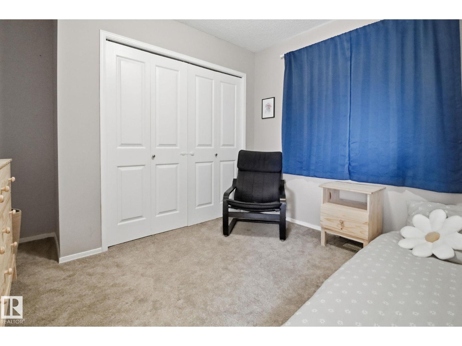 9037 Scott CR NW, Edmonton