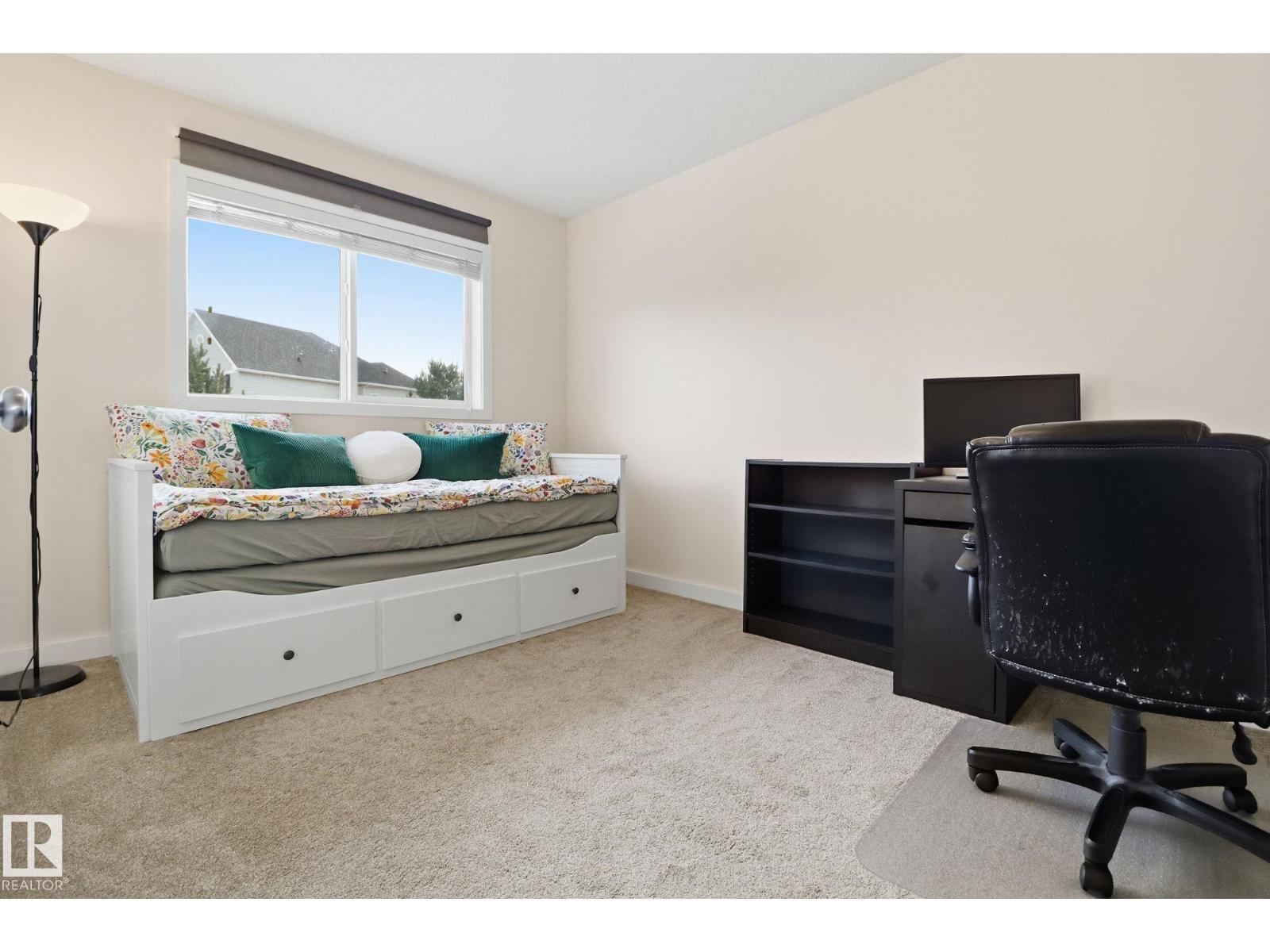 9037 Scott CR NW, Edmonton