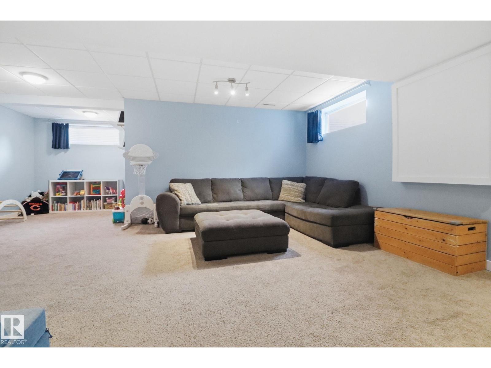 9037 Scott CR NW, Edmonton