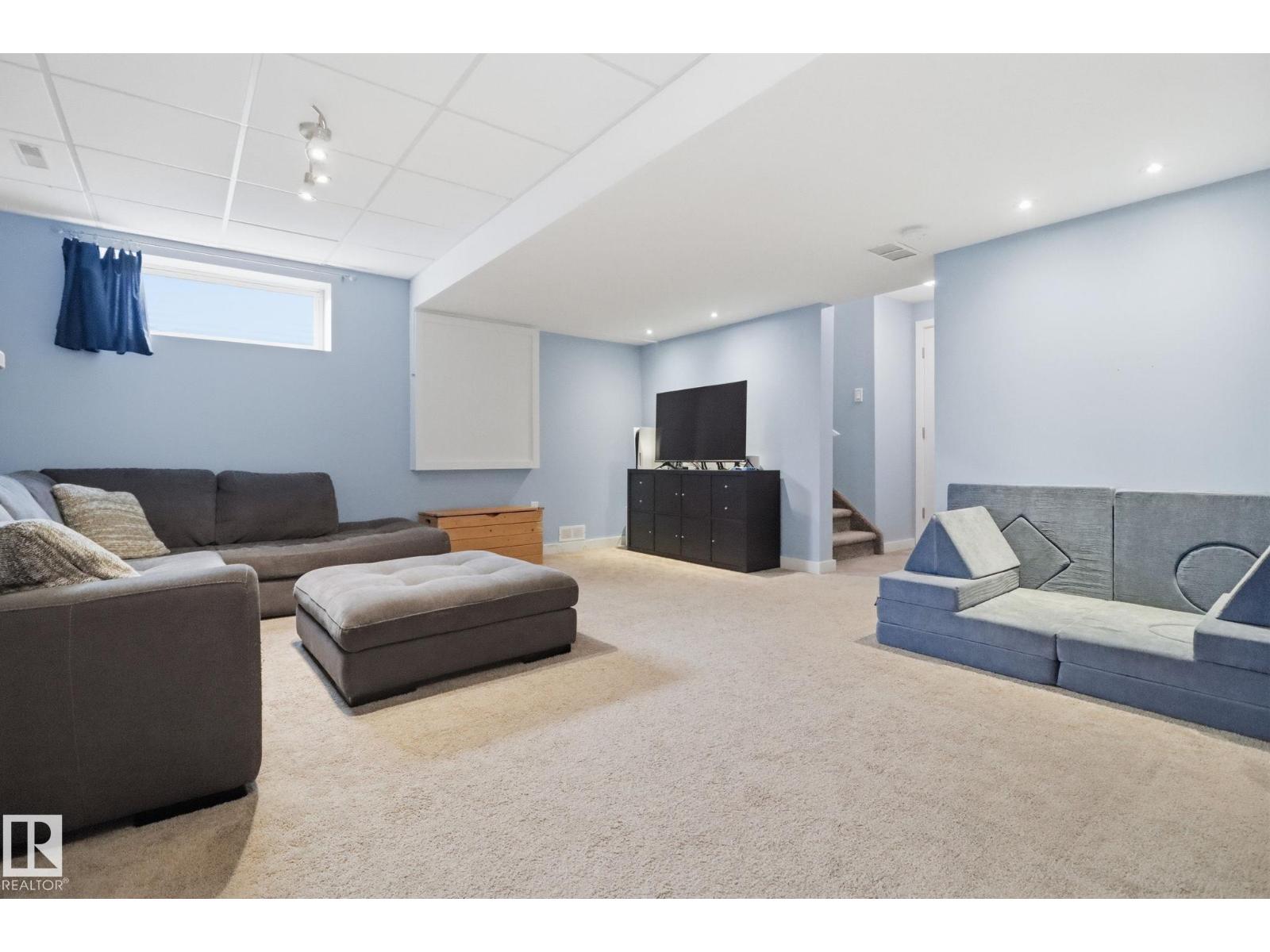 9037 Scott CR NW, Edmonton