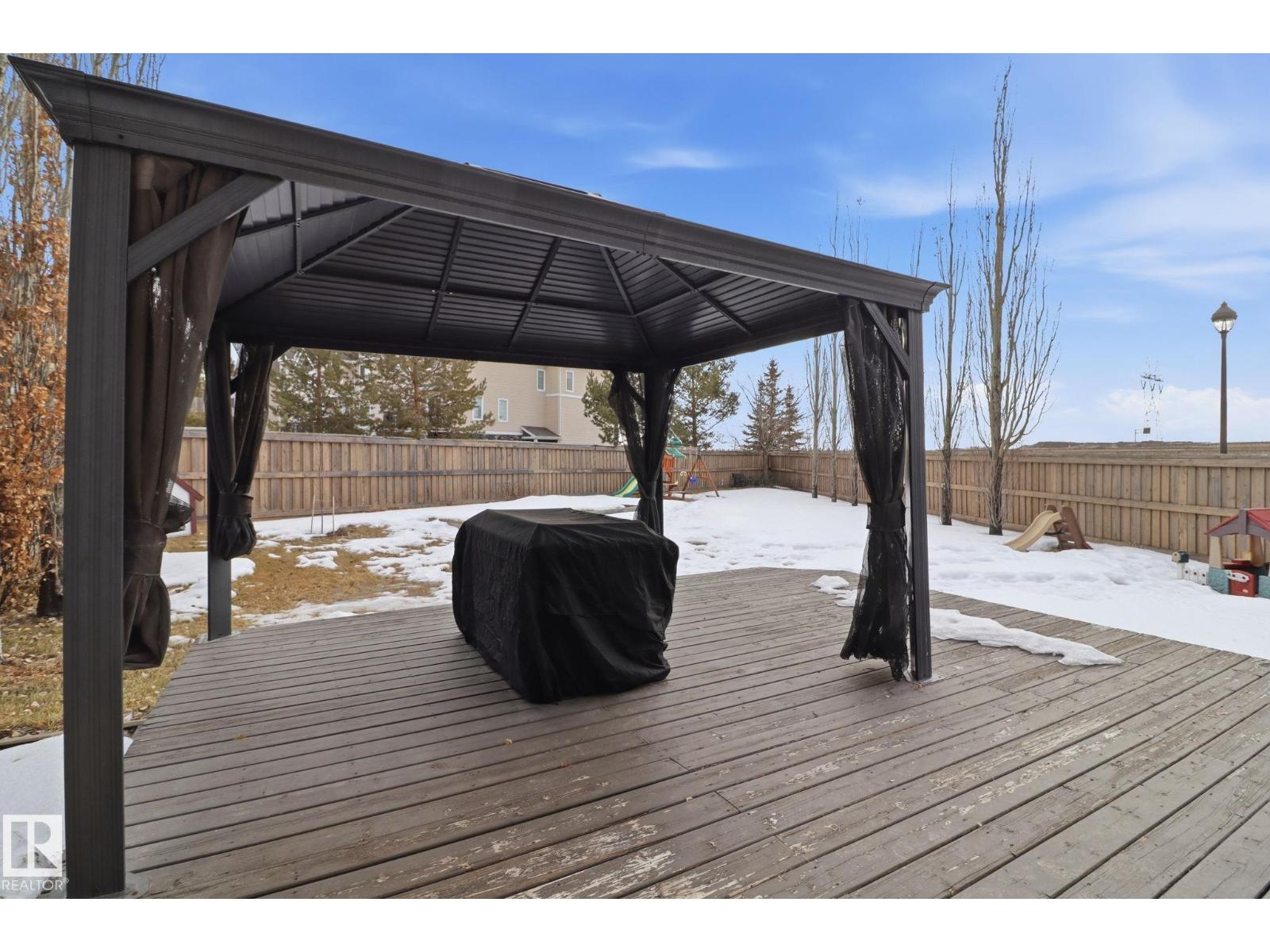 9037 Scott CR NW, Edmonton