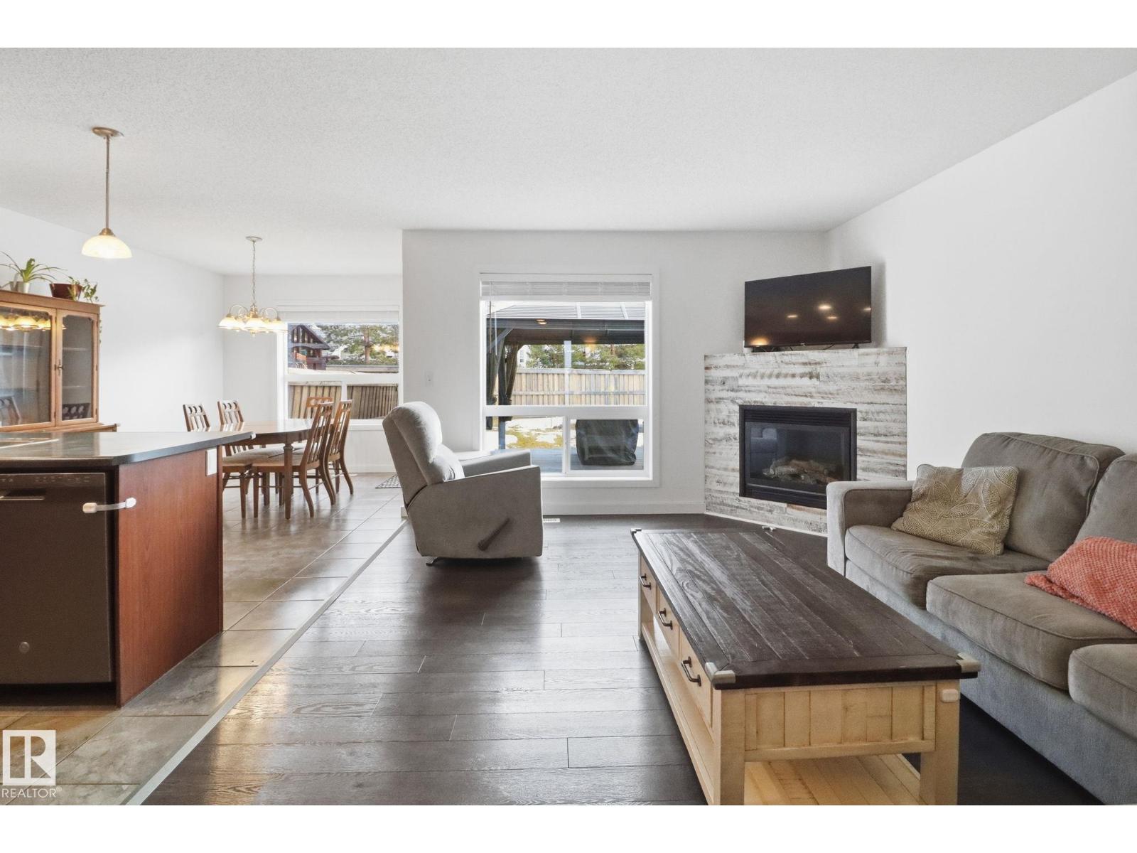 9037 Scott CR NW, Edmonton