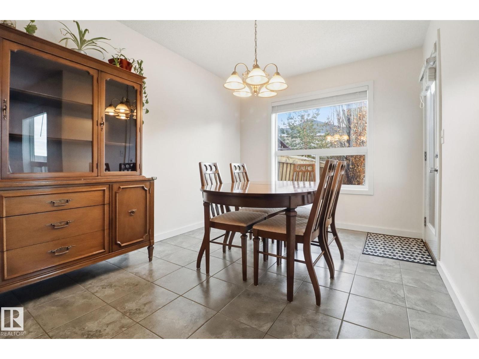 9037 Scott CR NW, Edmonton