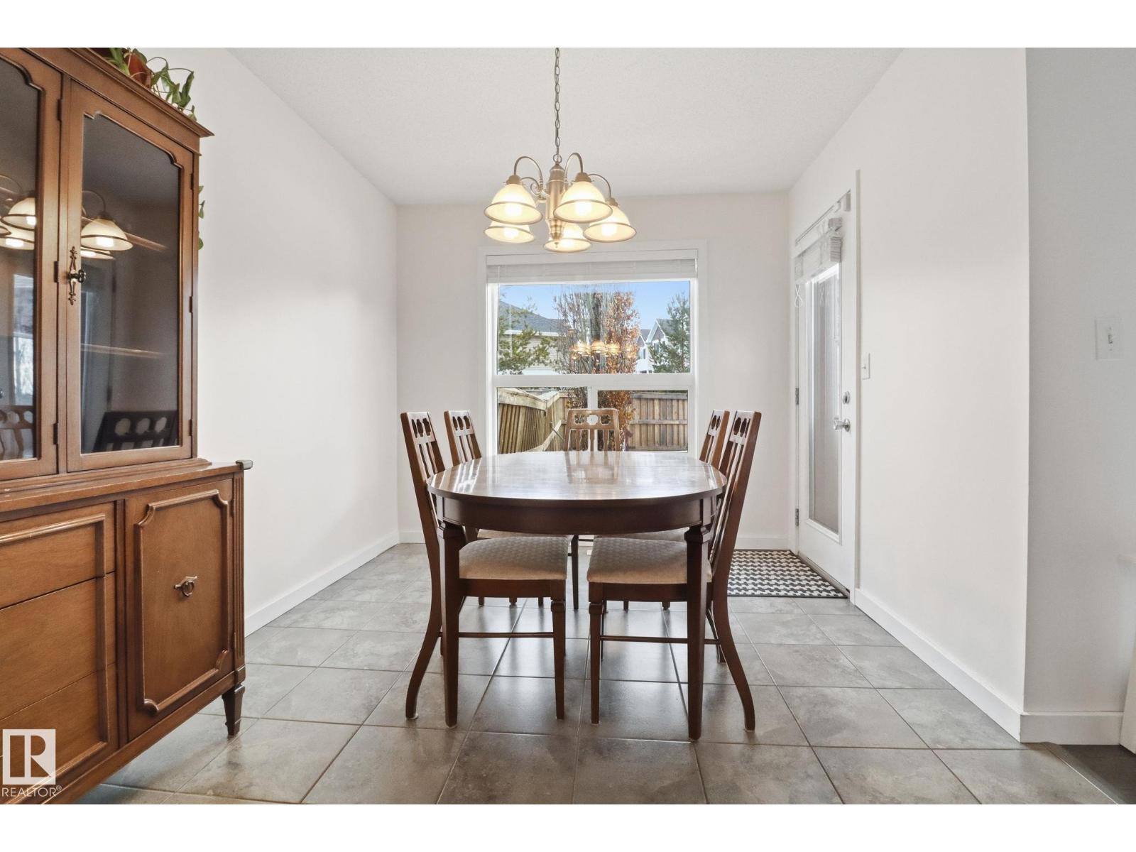 9037 Scott CR NW, Edmonton