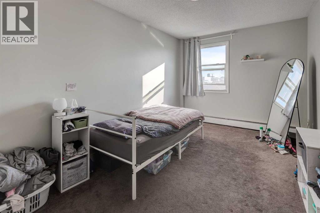 Single Family House for Sale in    Avenue SW Windsor Park Calgary 