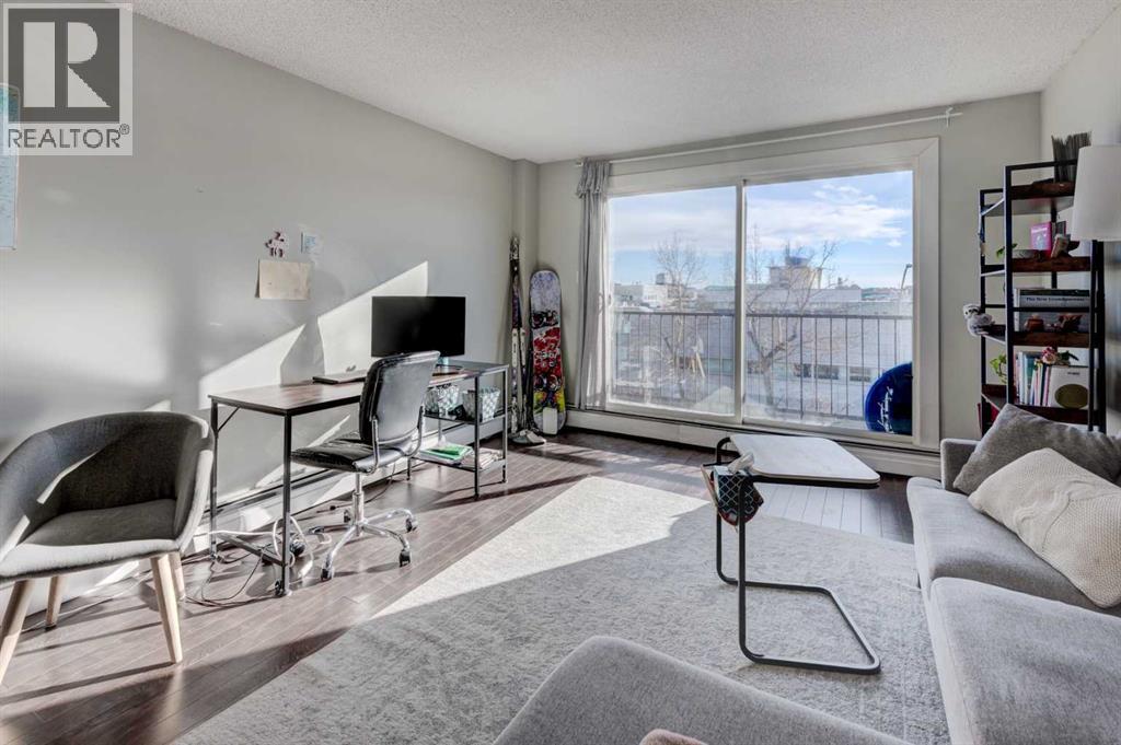 Single Family House for Sale in    Avenue SW Windsor Park Calgary 