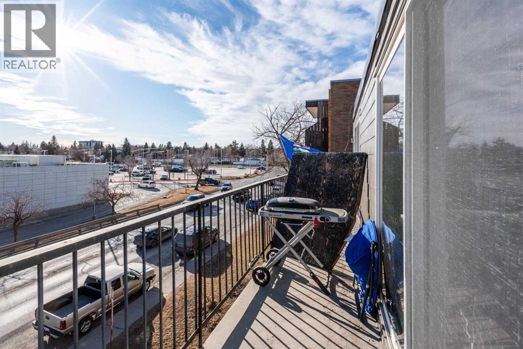 Single Family House for Sale in    Avenue SW Windsor Park Calgary 