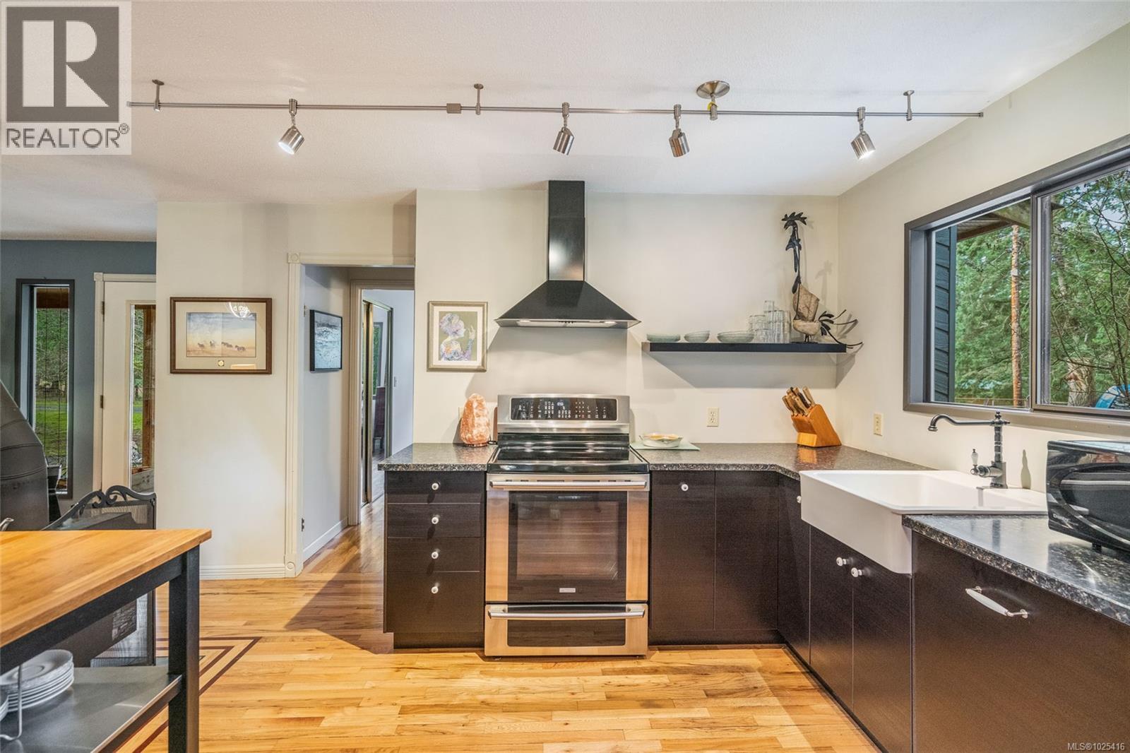 885 Horseshoe Rd - Photo 2 of 50, Gabriola Island, British Columbia