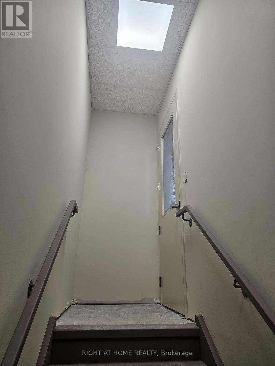 6 (UPPER FLOOR) - 7681 HIGHWAY 27 E - Photo 3 of 9, Vaughan (West Woodbridge Industrial Area), Ontario