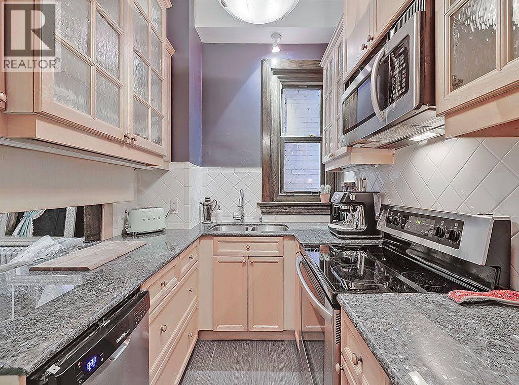 Single Family House Loft for Sale in    Avenue SW Lower Mount Royal Calgary 