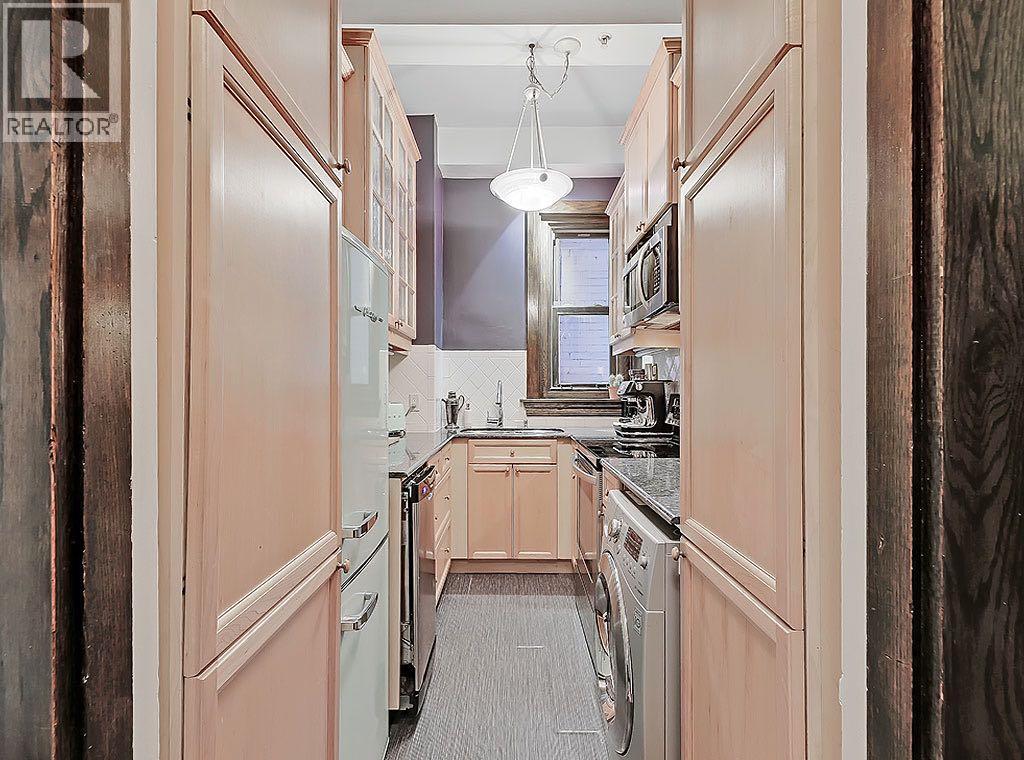 Single Family House Loft for Sale in    Avenue SW Lower Mount Royal Calgary 