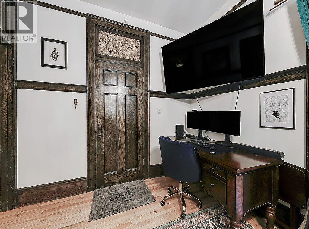 Single Family House Loft for Sale in    Avenue SW Lower Mount Royal Calgary 