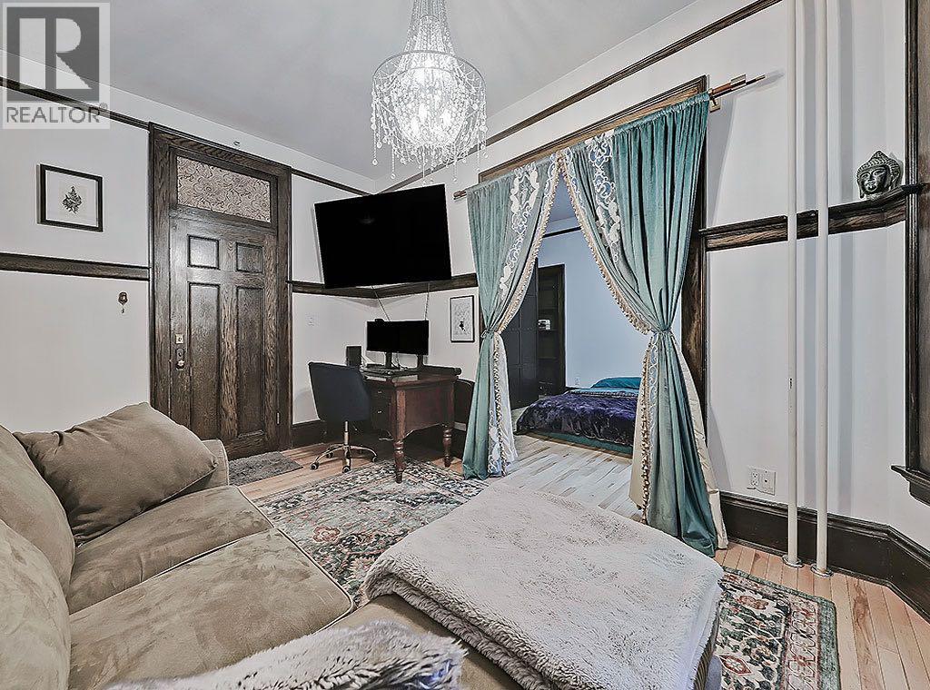 Single Family House Loft for Sale in    Avenue SW Lower Mount Royal Calgary 