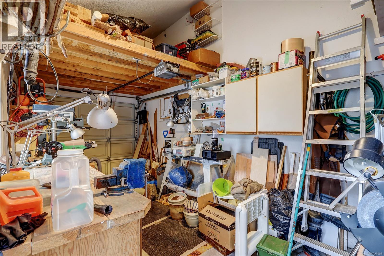 #10 571 BRADLEY ST - 34