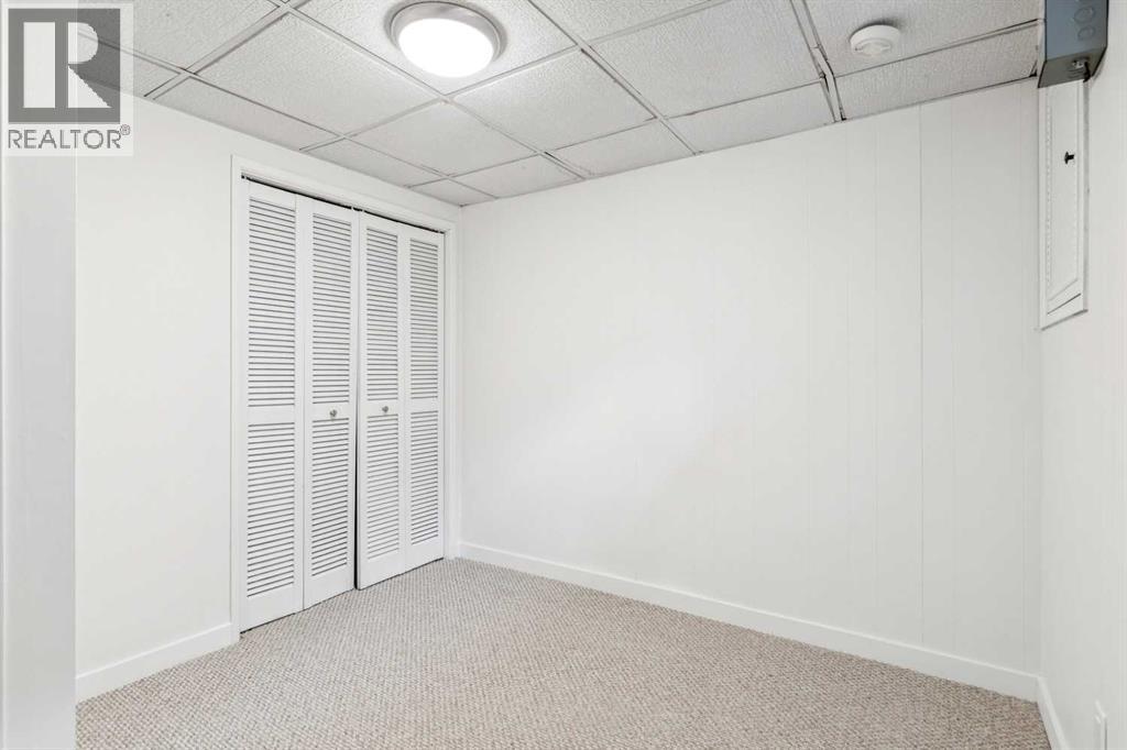 Single Family House for Sale in  OAKWOOD DRIVE  SW Oakridge Calgary 