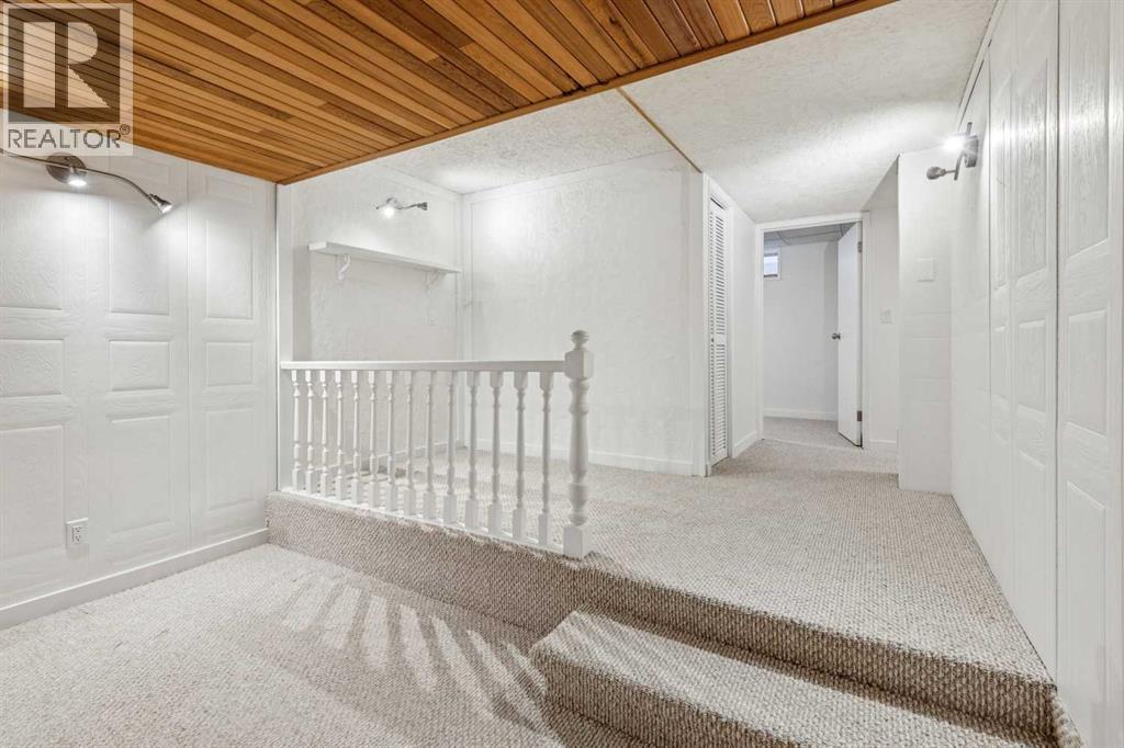 Single Family House for Sale in  OAKWOOD DRIVE  SW Oakridge Calgary 