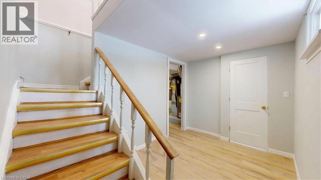 22 BROADVIEW AVENUE - 26