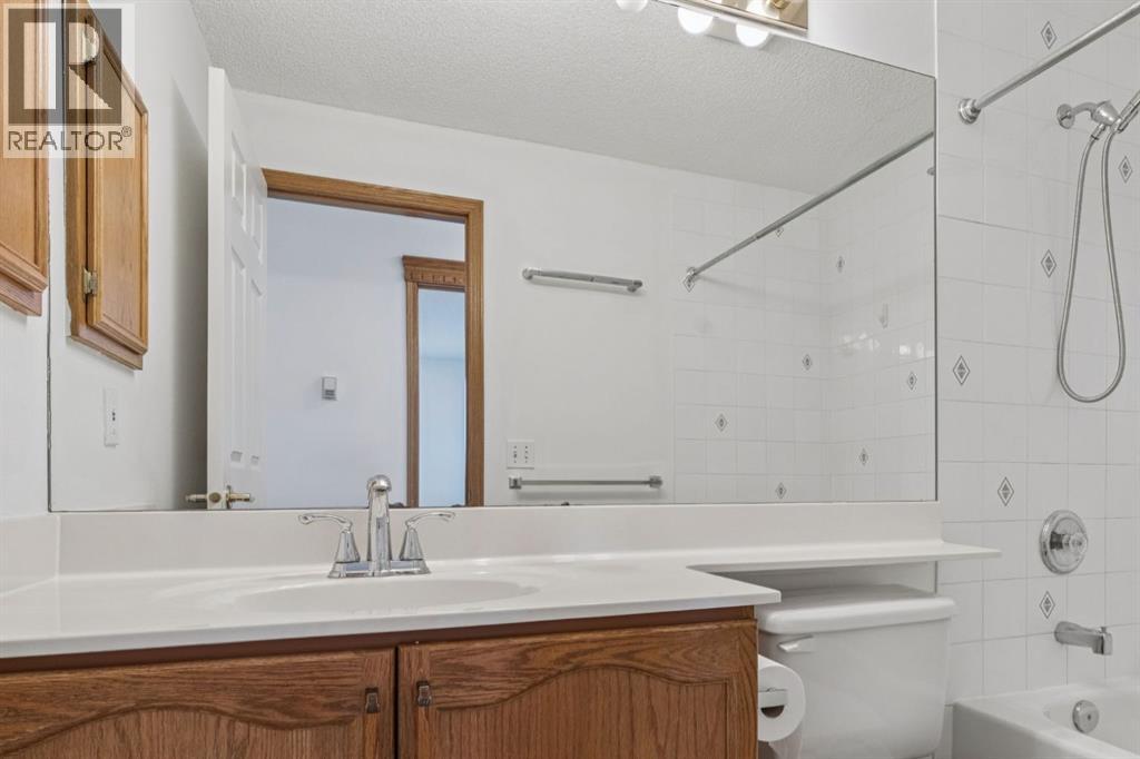 Single Family House for Sale in   Lincoln Way SW Lincoln Park Calgary 