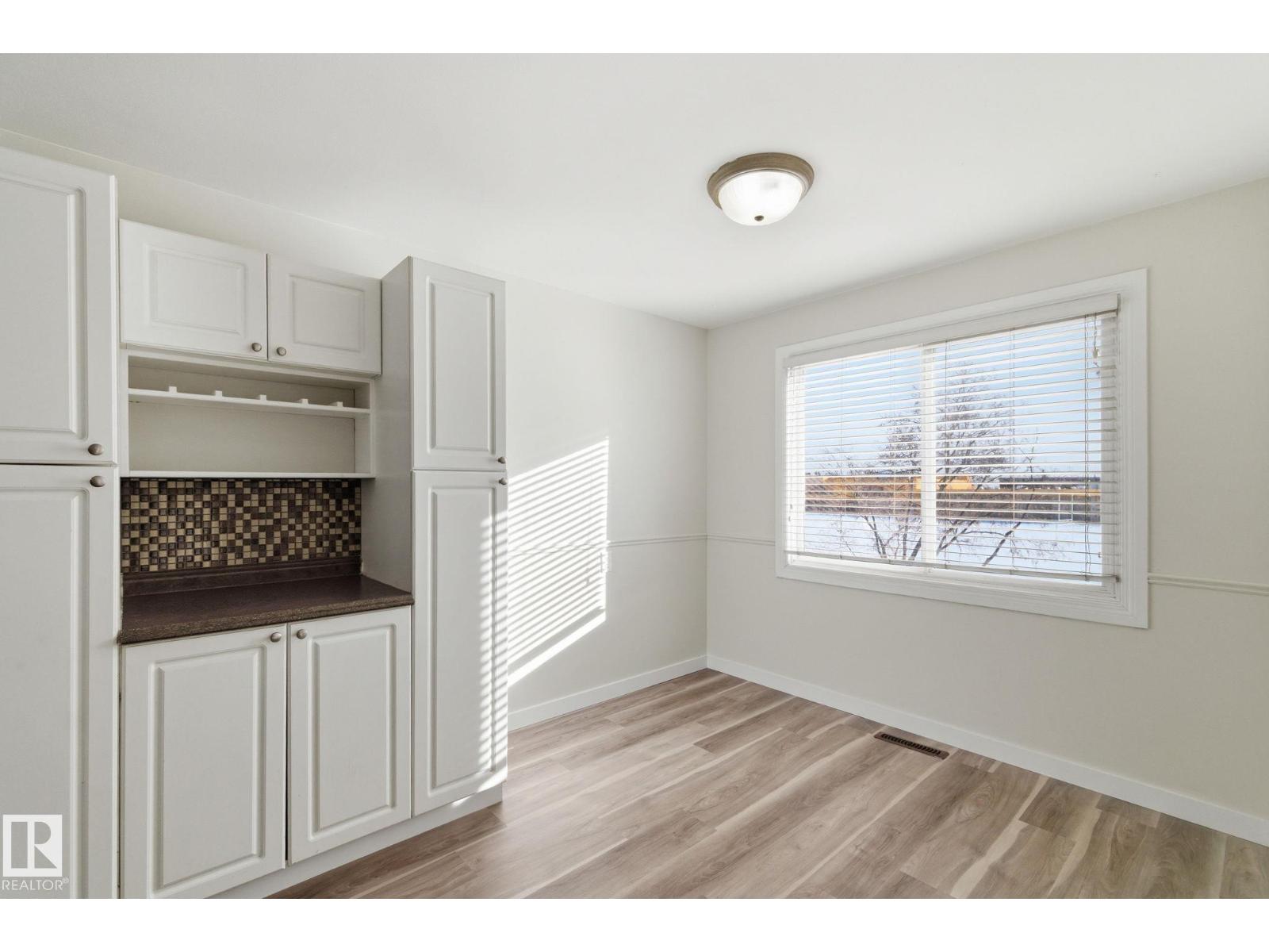 180 LONDONDERRY SQ NW, Edmonton