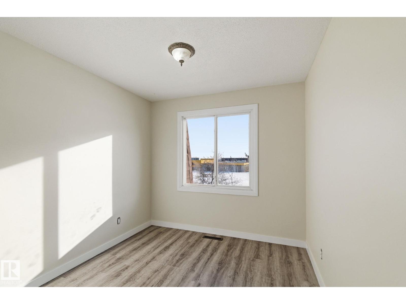 180 LONDONDERRY SQ NW, Edmonton