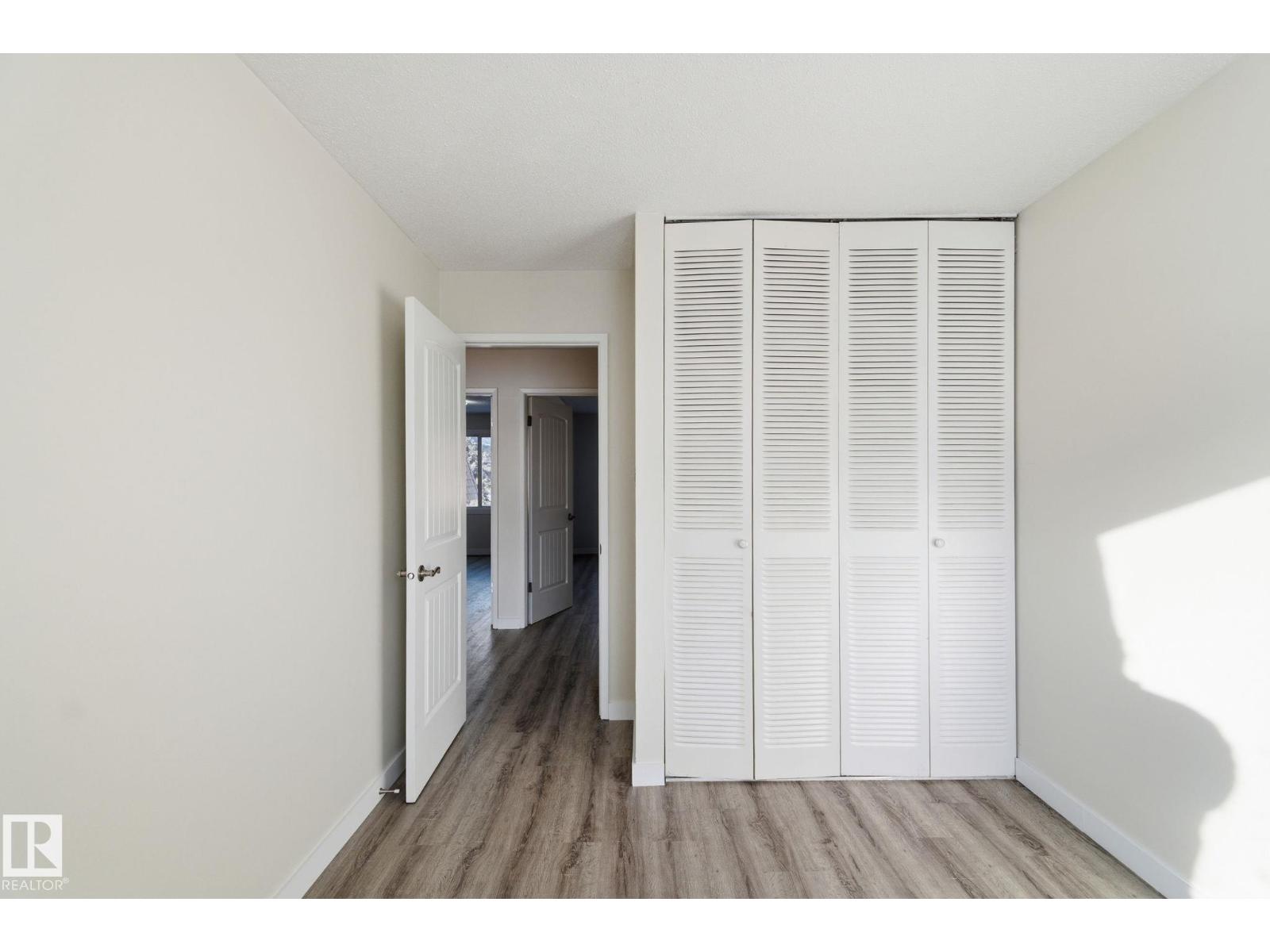 180 LONDONDERRY SQ NW, Edmonton