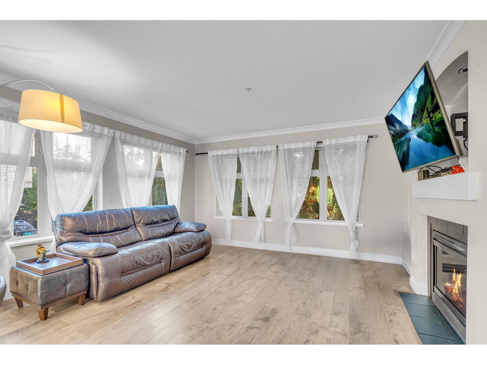 210 15220 GUILDFORD DRIVE, Surrey