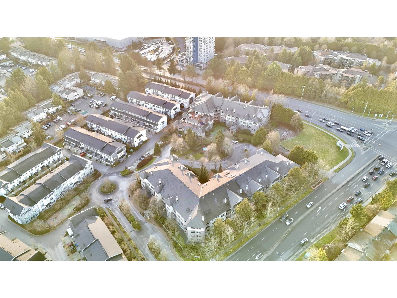 210 15220 GUILDFORD DRIVE, Surrey