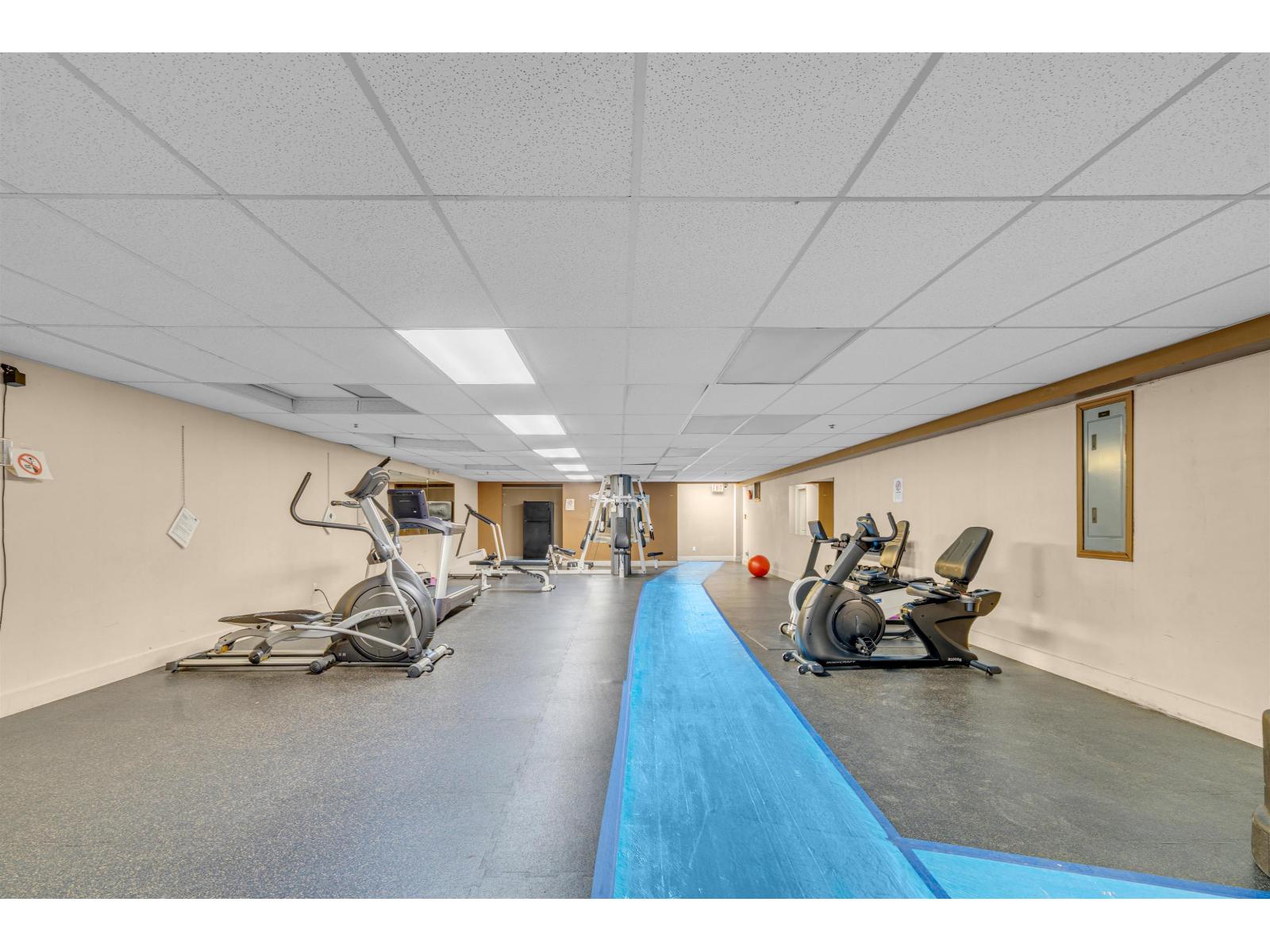 210 15220 GUILDFORD DRIVE, Surrey