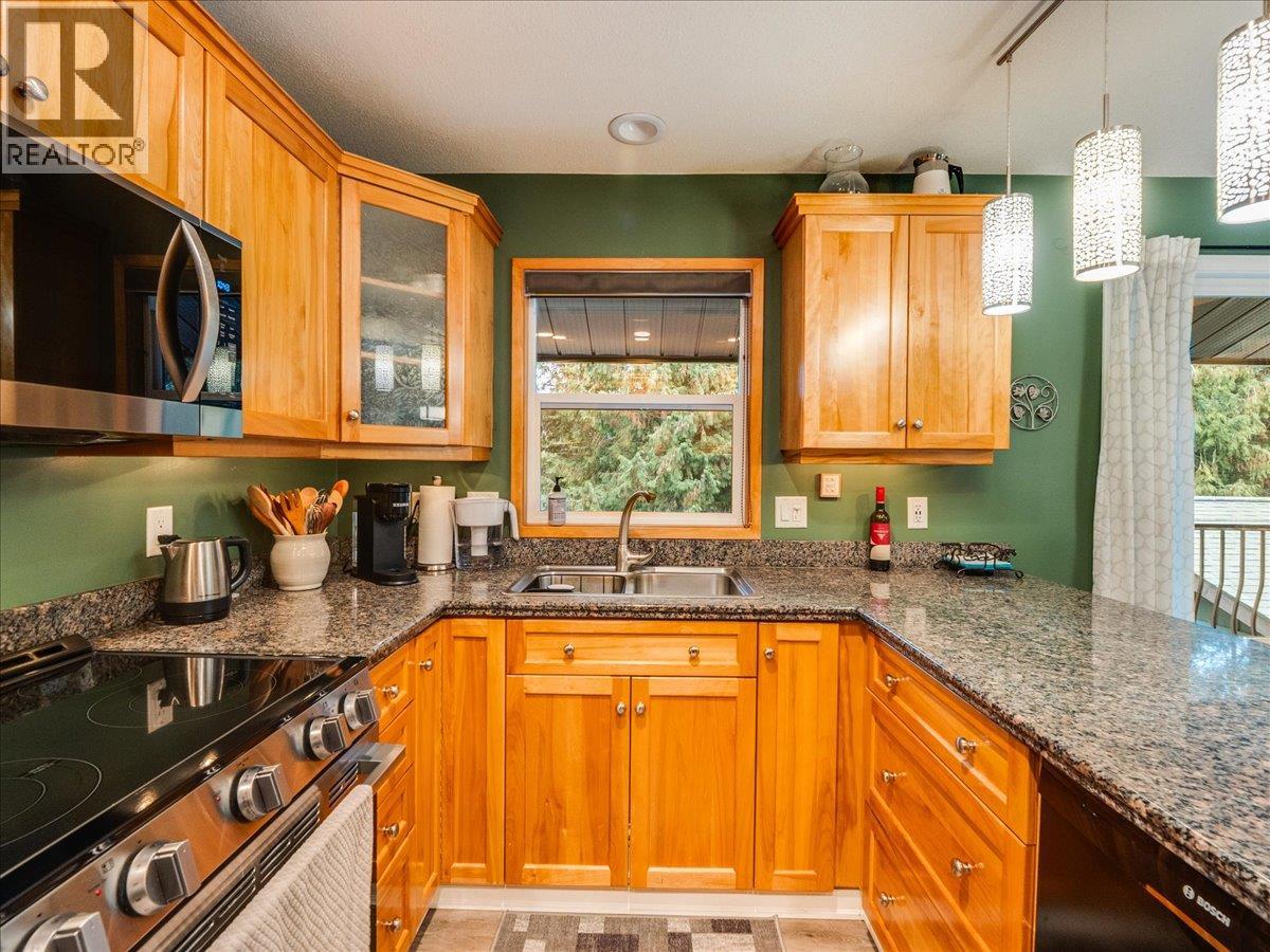 2162 Old Salmo Road, Fruitvale