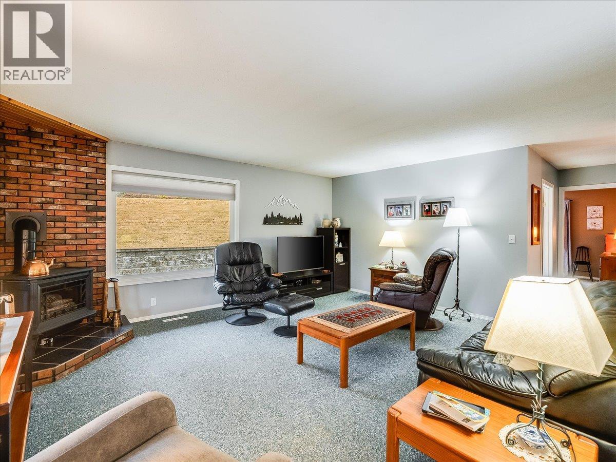 2162 Old Salmo Road, Fruitvale