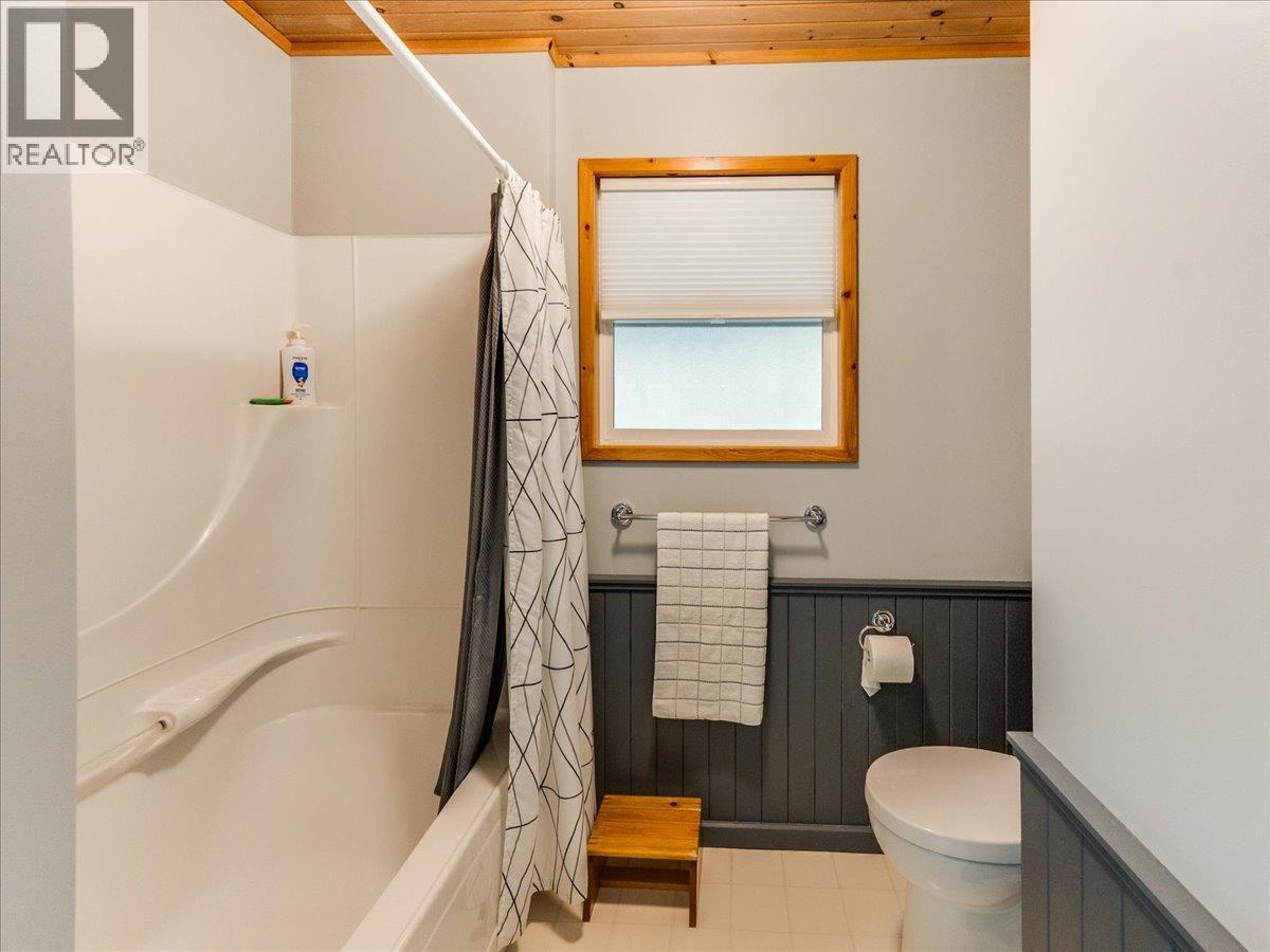 2162 Old Salmo Road, Fruitvale