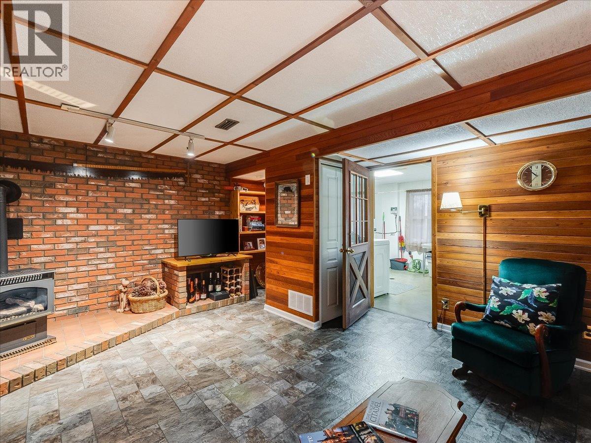 2162 Old Salmo Road, Fruitvale