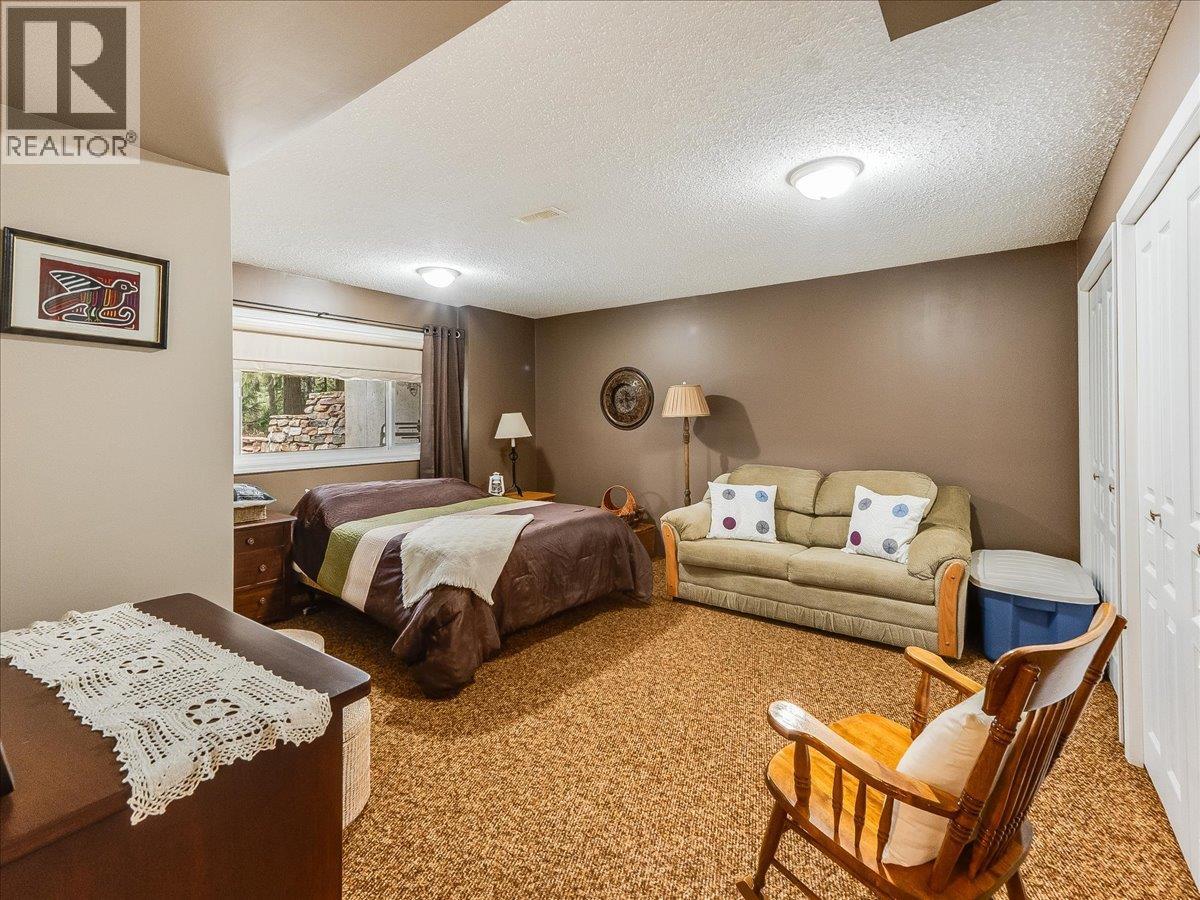 2162 Old Salmo Road, Fruitvale