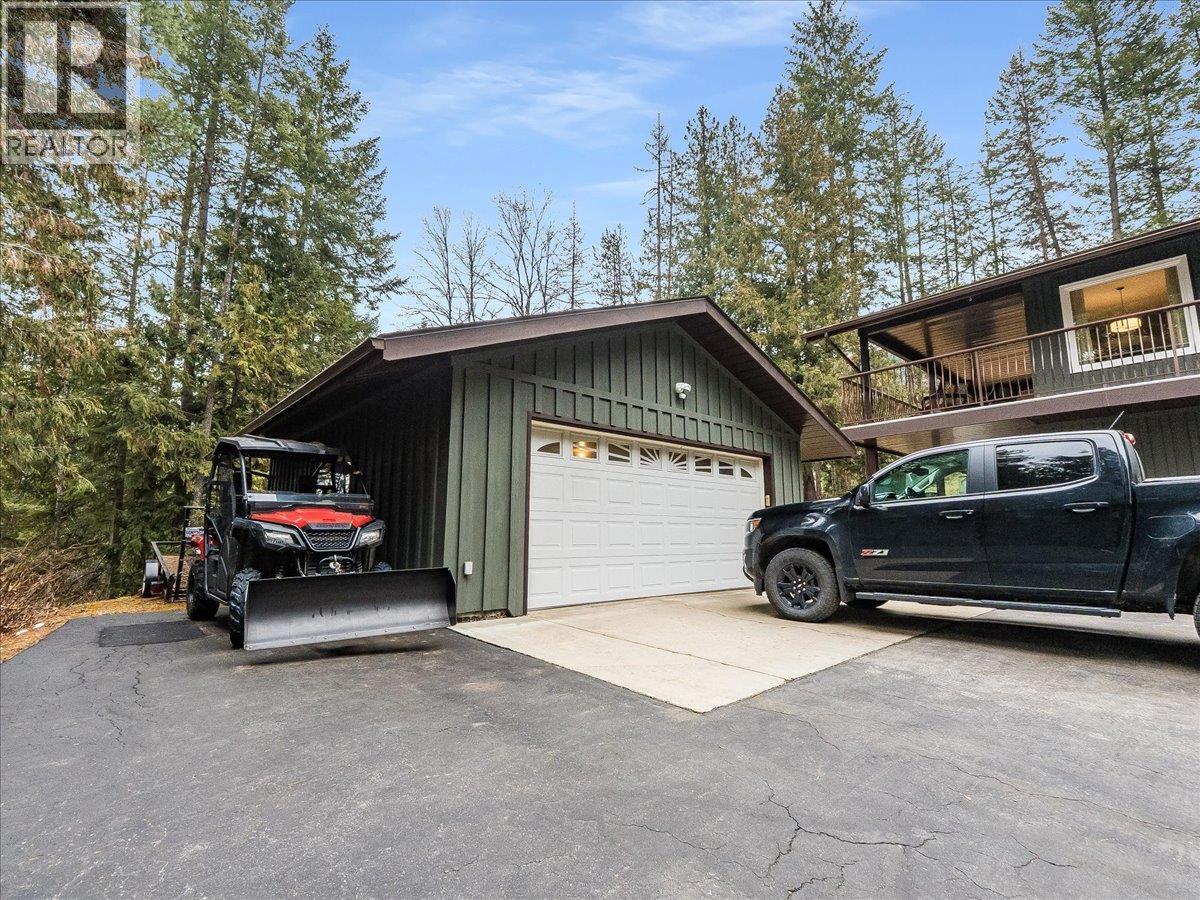 2162 Old Salmo Road, Fruitvale