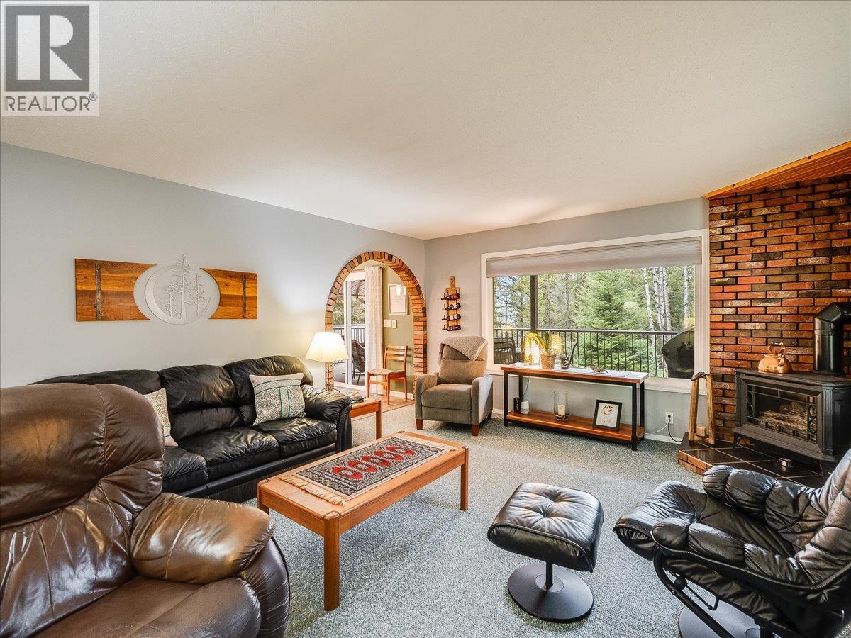 2162 Old Salmo Road, Fruitvale