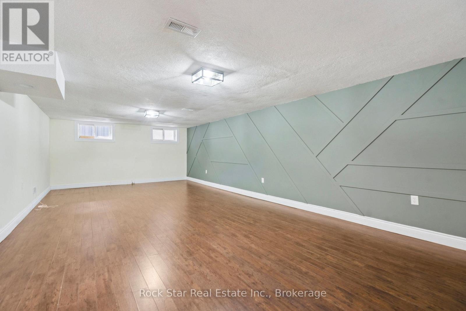 Single Family House for Sale in  ROSEDALE AVENUE Hamilton (Rosedale) 