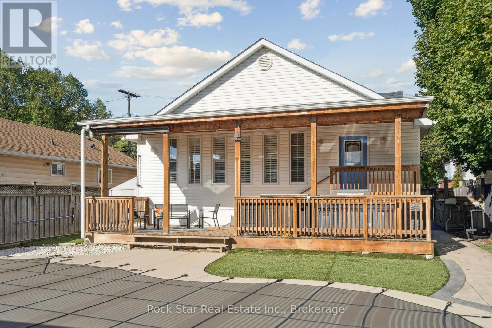 Single Family House for Sale in  ROSEDALE AVENUE Hamilton (Rosedale) 