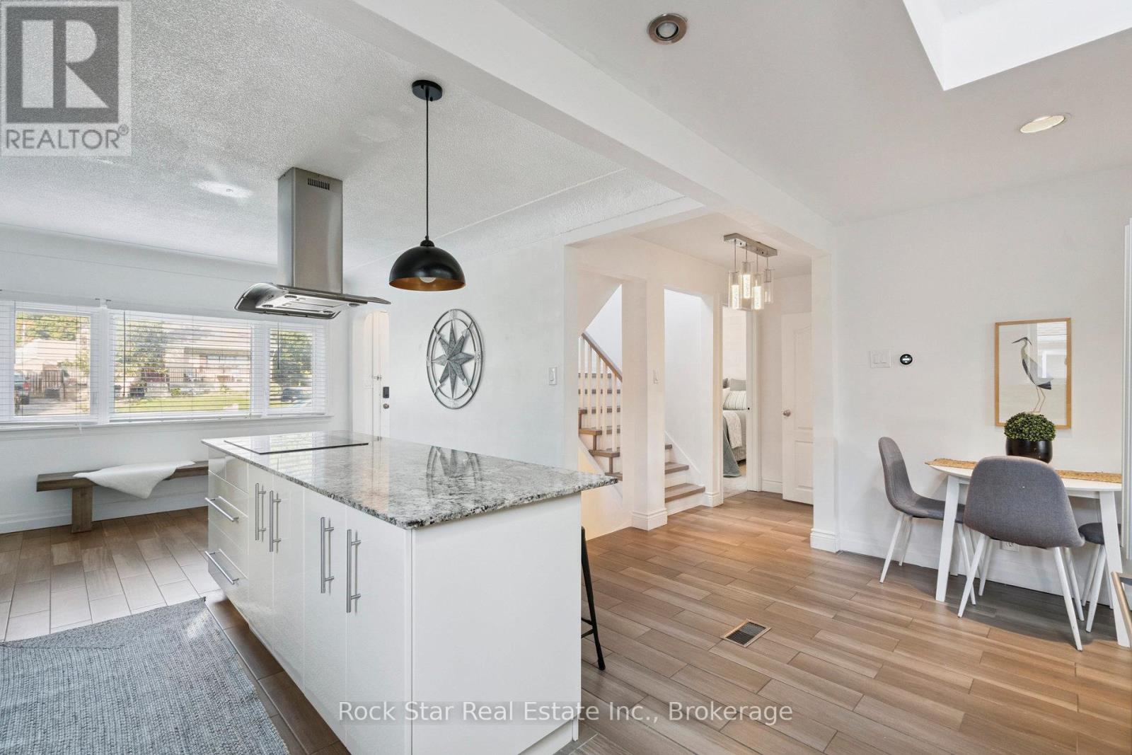 Single Family House for Sale in  ROSEDALE AVENUE Hamilton (Rosedale) 