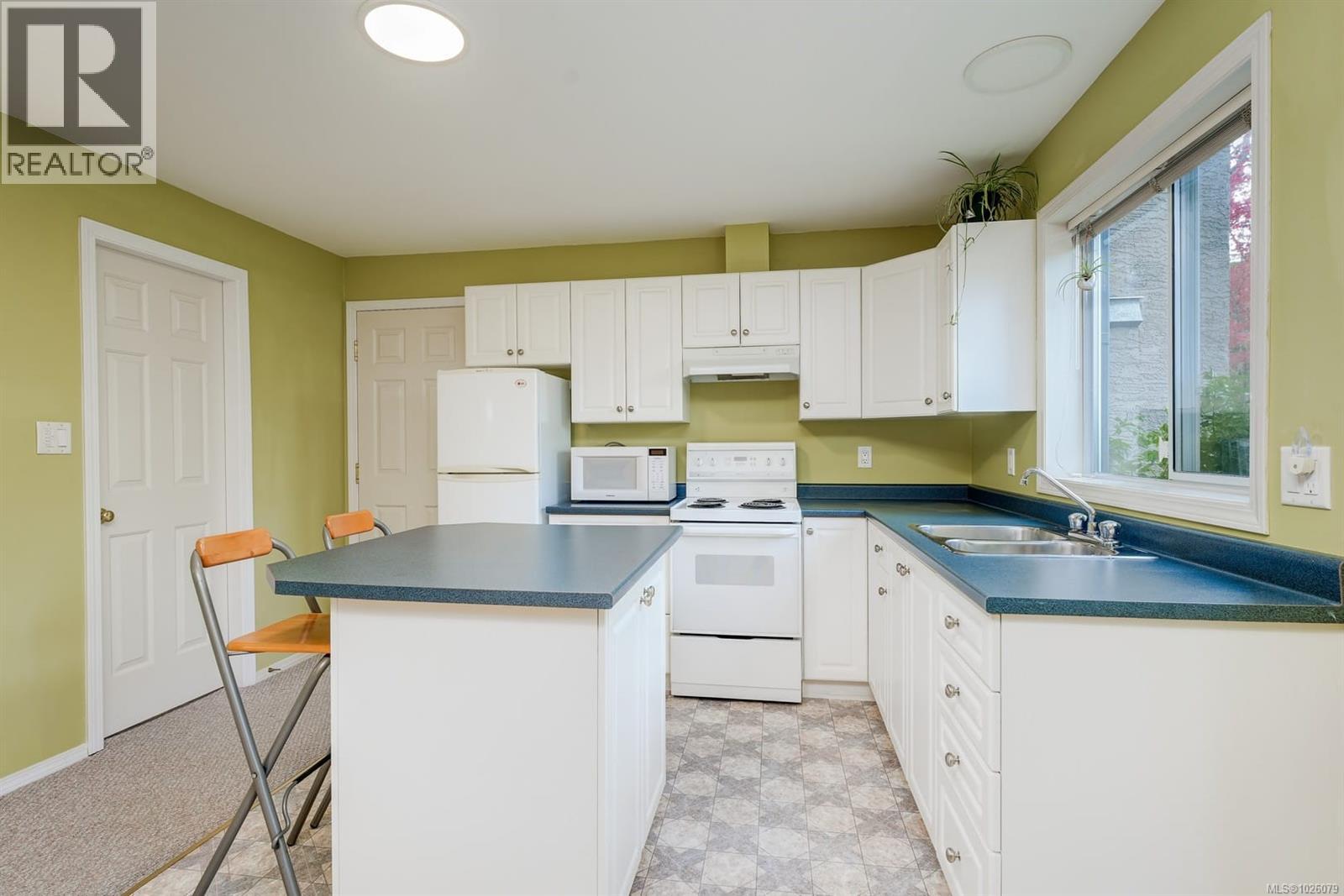  1175 Gait Lane, Saanich