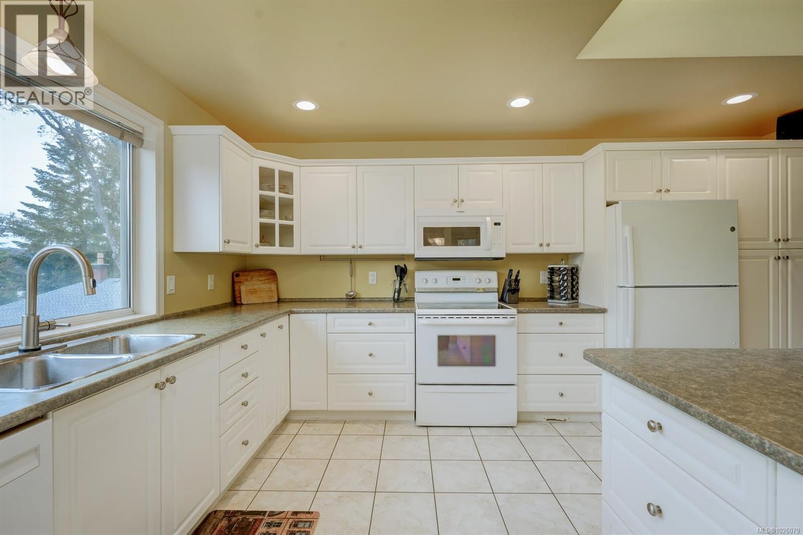  1175 Gait Lane, Saanich