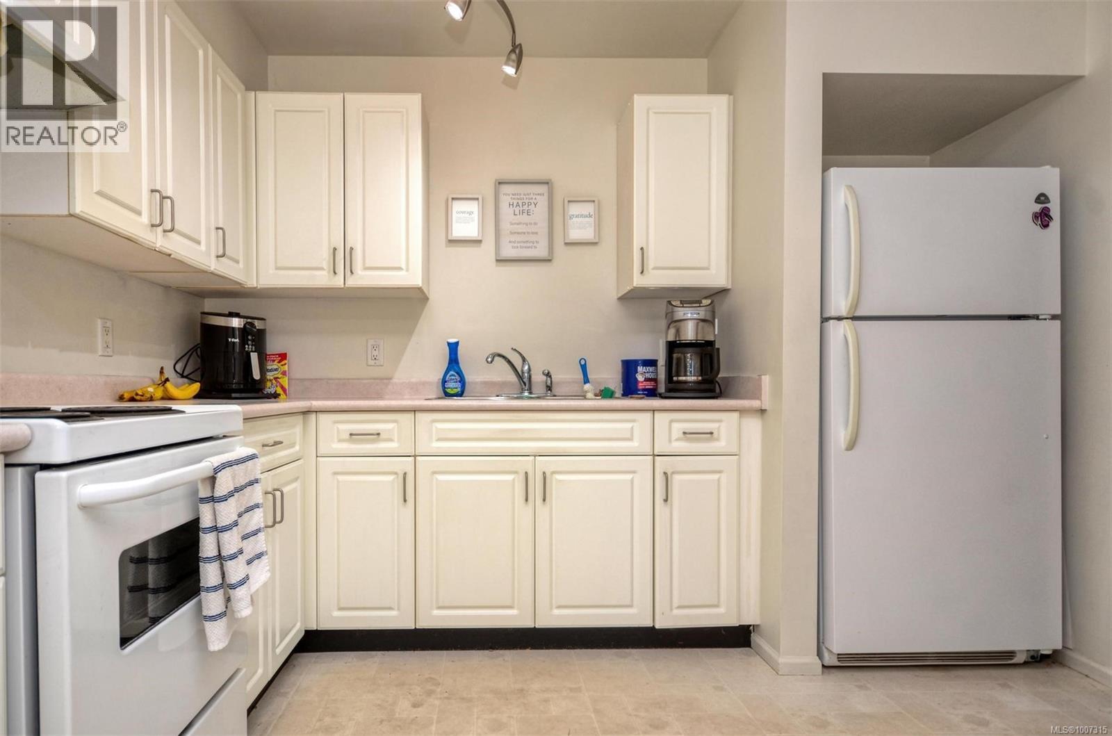 Single Family House for Sale in   Alder St Victoria 