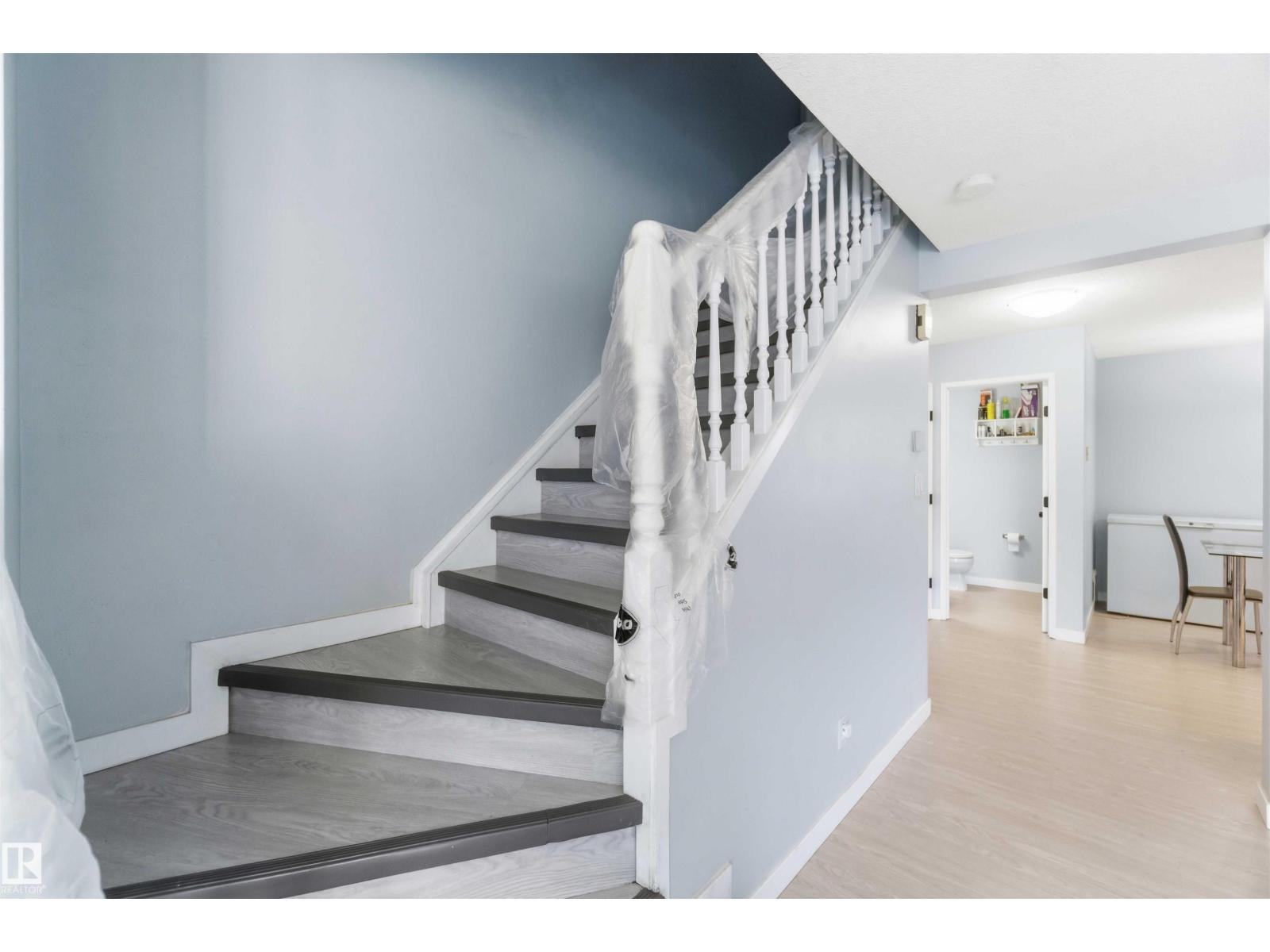 #8 15128 22 ST NW - 9