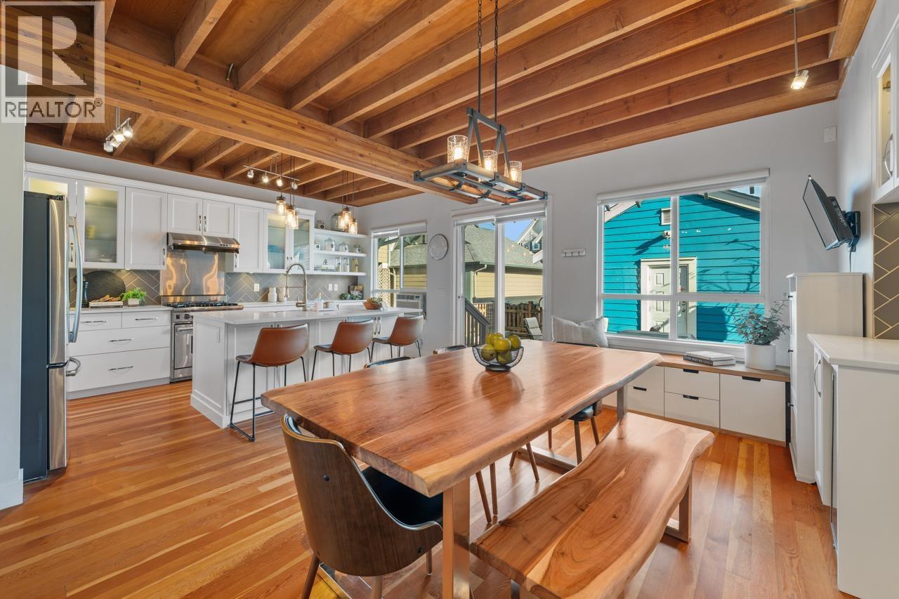 245 HOLLY AVENUE, New Westminster