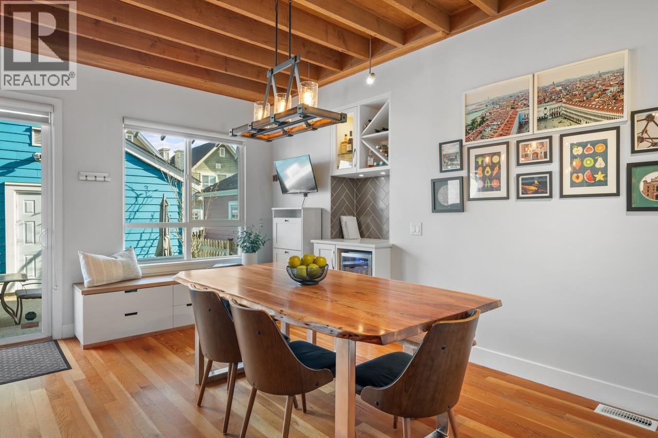 245 HOLLY AVENUE, New Westminster