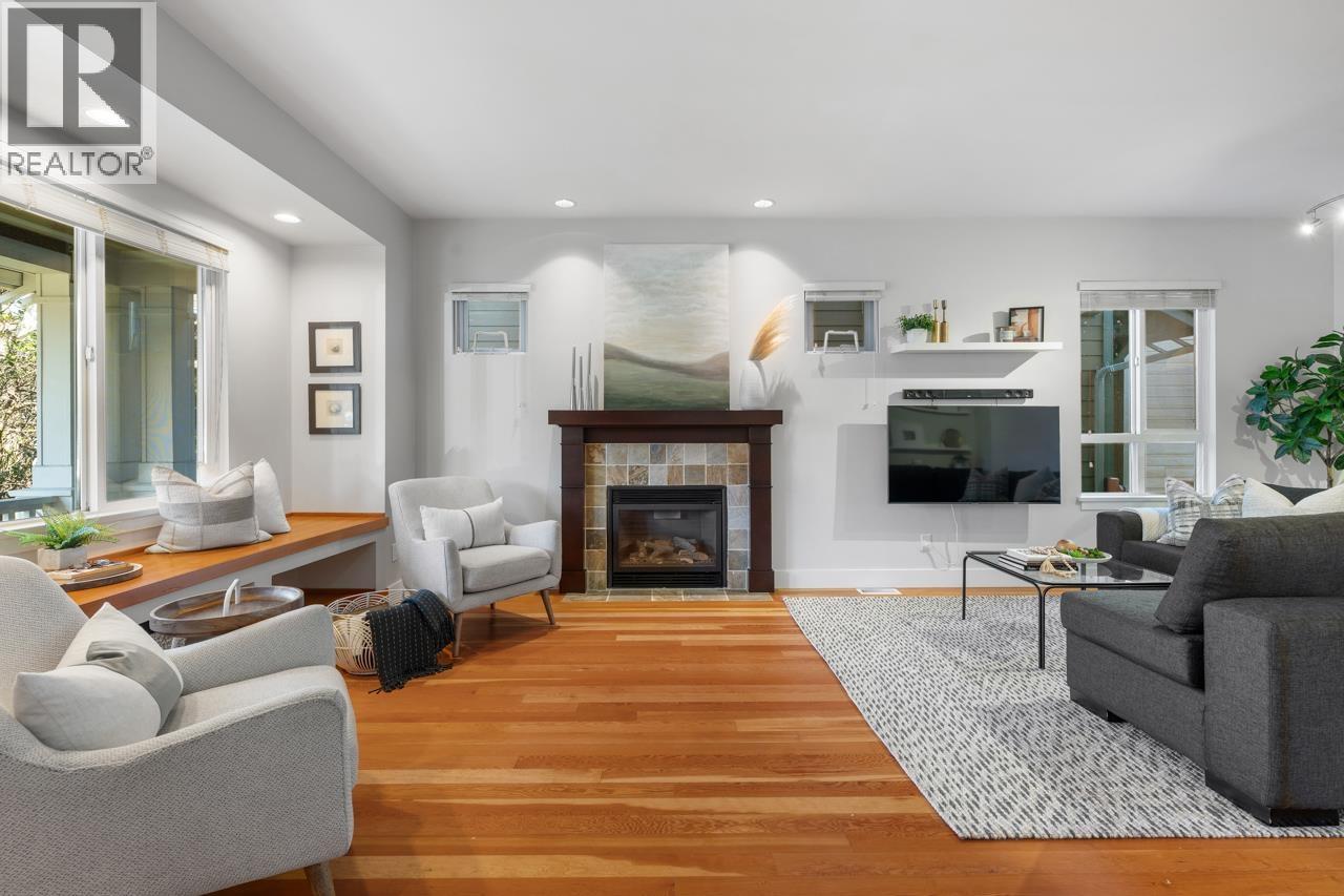 245 HOLLY AVENUE, New Westminster