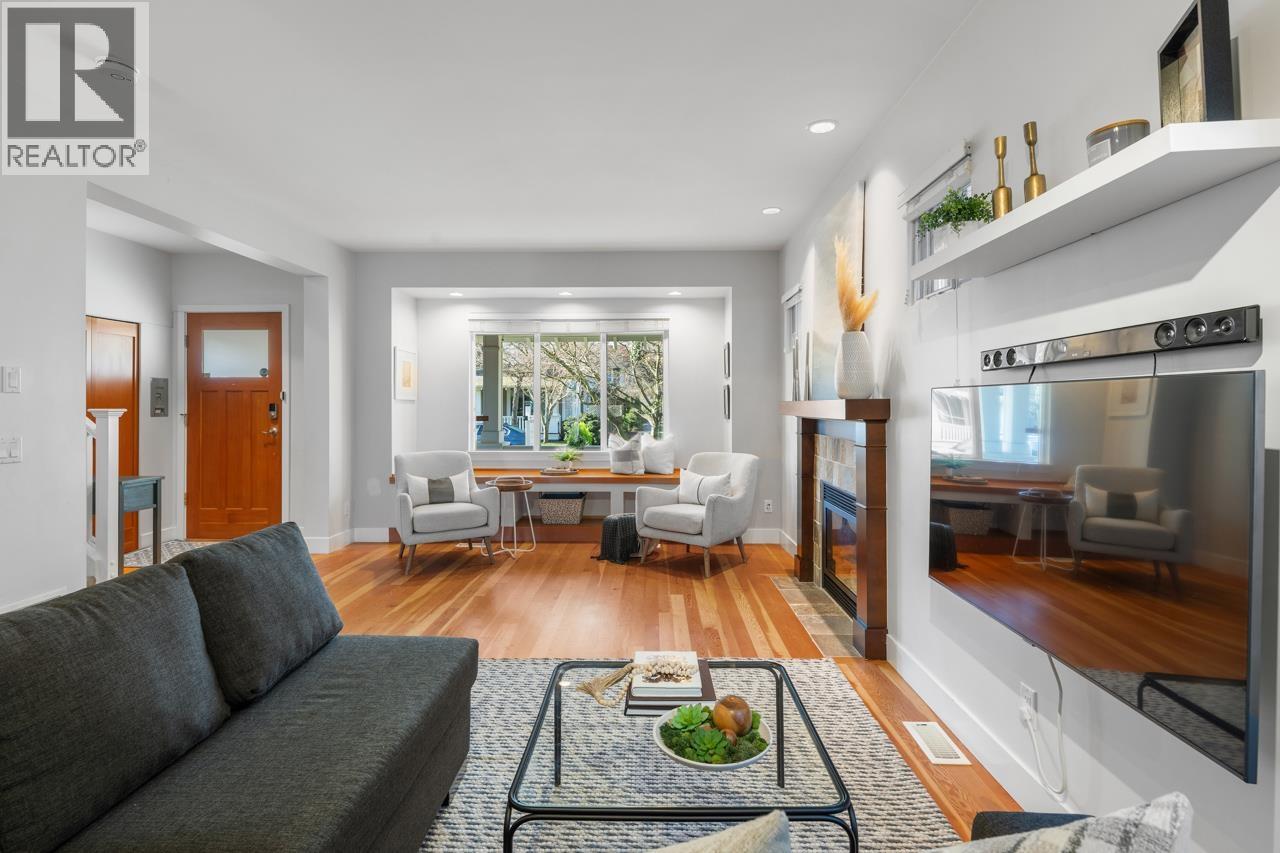 245 HOLLY AVENUE, New Westminster