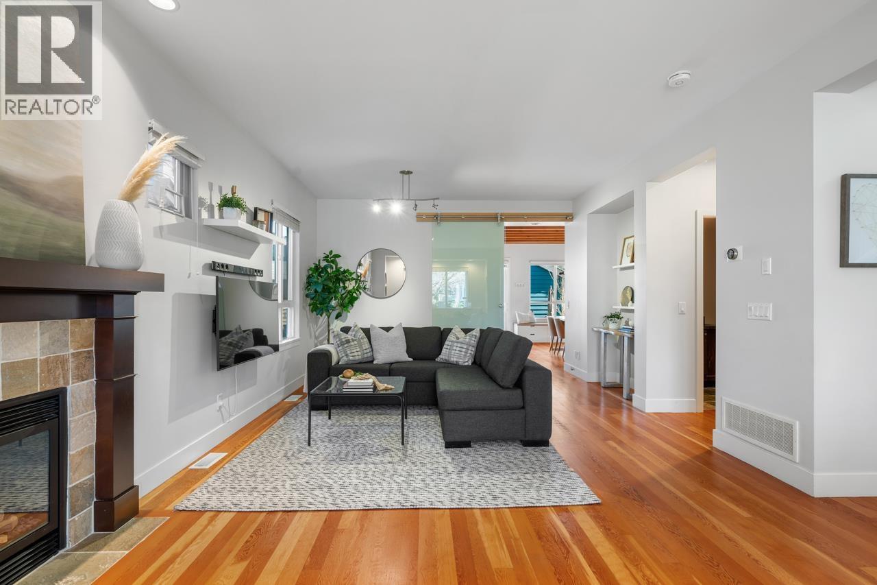 245 HOLLY AVENUE, New Westminster