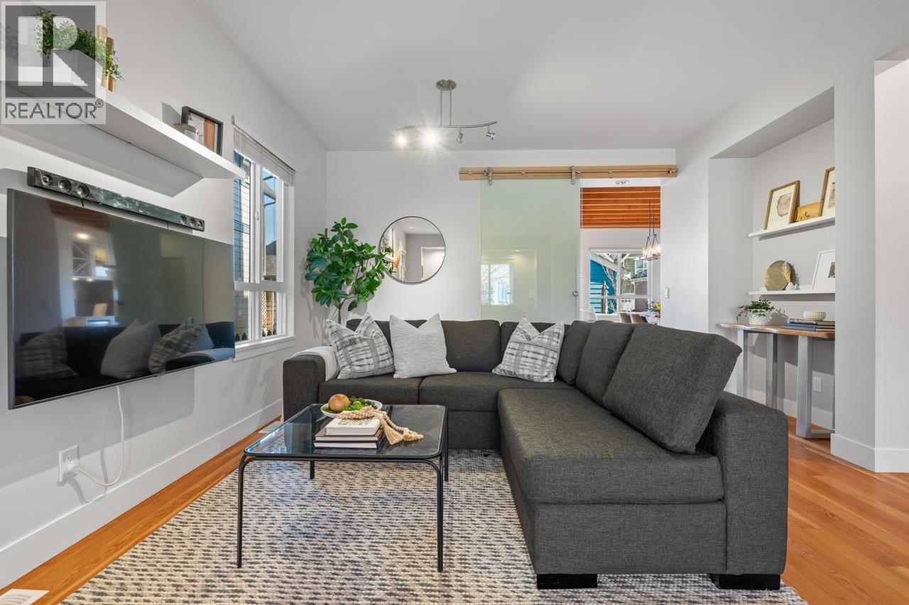 245 HOLLY AVENUE, New Westminster