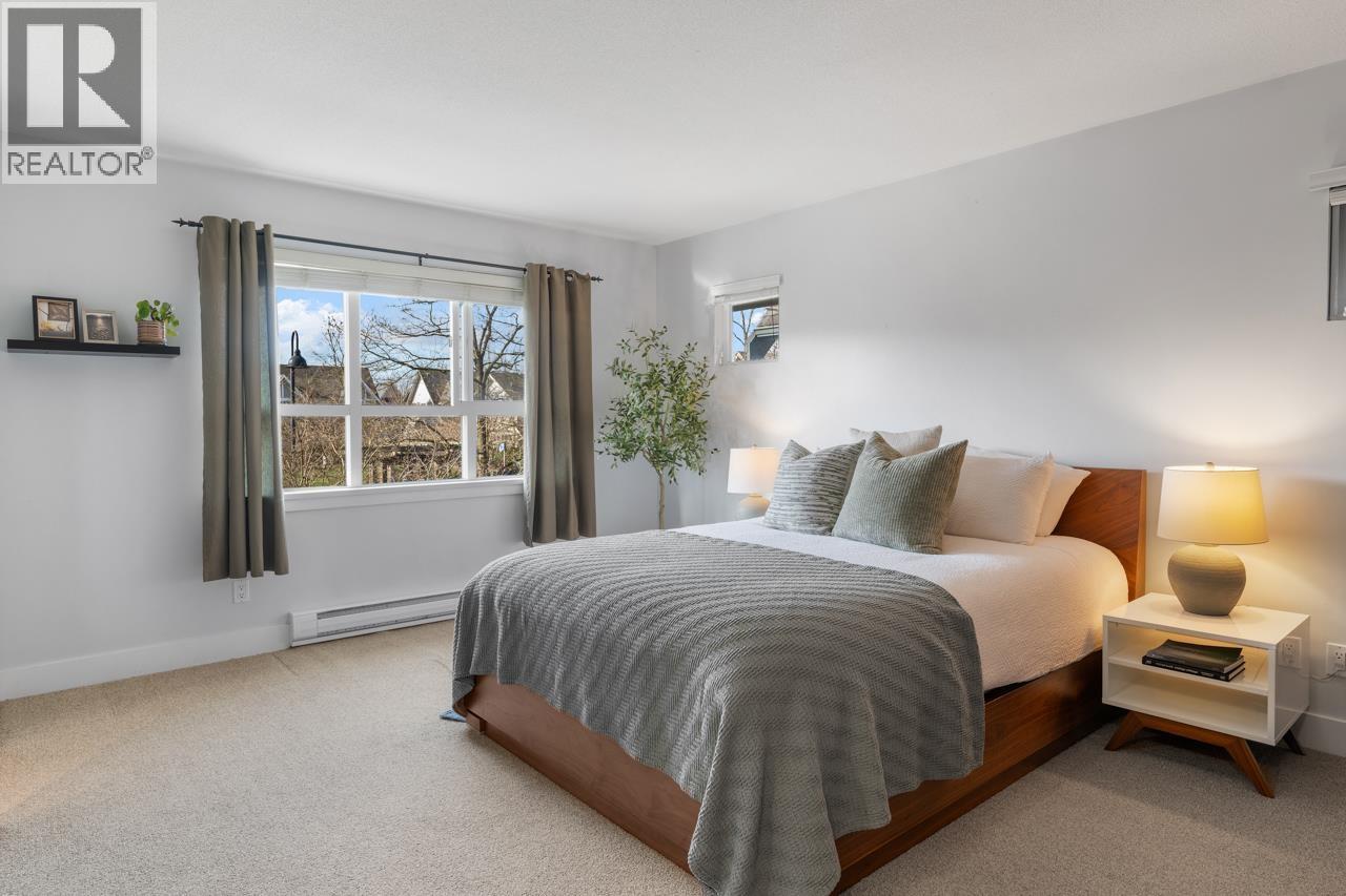 245 HOLLY AVENUE, New Westminster